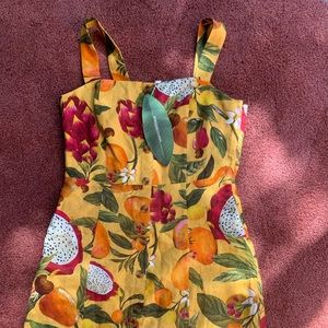 Amazing farm too dress never worn. Gorgeous tropical dress.